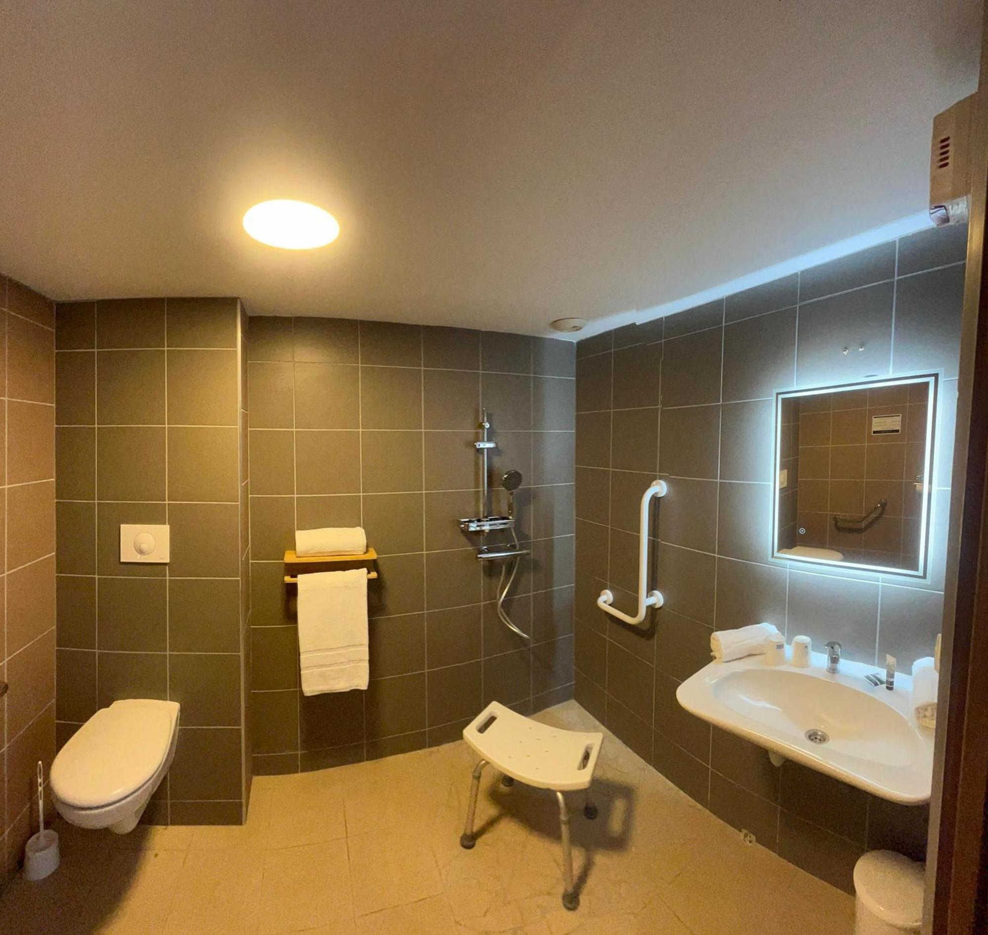 Hotel Au Petit Quinquin à Céaux Extérieur photo